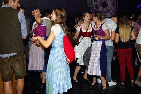 Bavarian Millennials Embrace Tradition Dirndls Lederhosen And All The New York Times