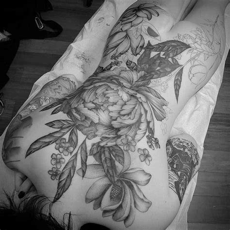 Big Flower Tattoos On Thigh 60 Sexy Thigh Tattoos For Women That Are Trendy In 2021