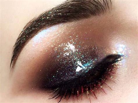 10 Of The Coolest Eyeshadow Trends That Everyone Will Be Wearing This