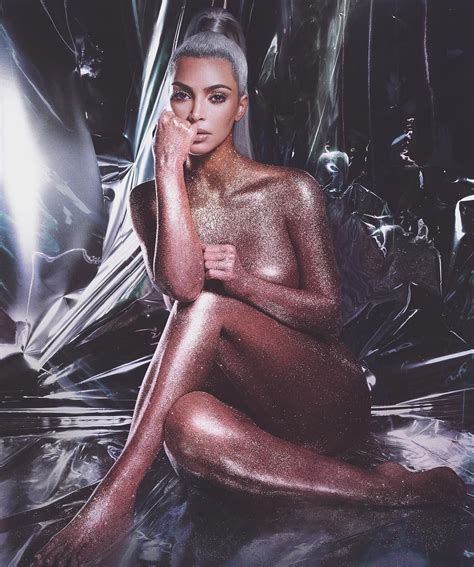 Kim Kardashian se desnudó para presentar su línea de cosméticos Exitoina