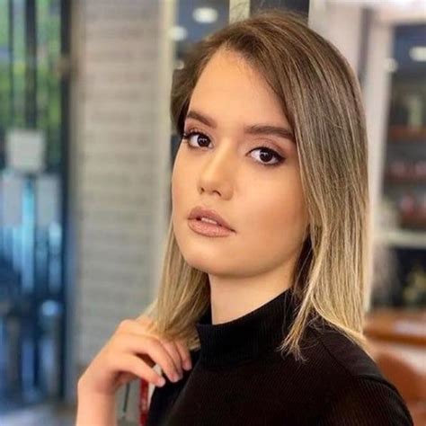 Cam tavanlar 09 haziran akşamı show tv ekranlarında seyirci ile buluşuyor. Sen Çal Kapımı Pina Kimdir Doğa Özüm Kimdir Kaç Yaşında ...