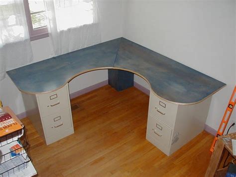 This diy project will save you money but it is also very functional. DIY Wrap-Around Desk