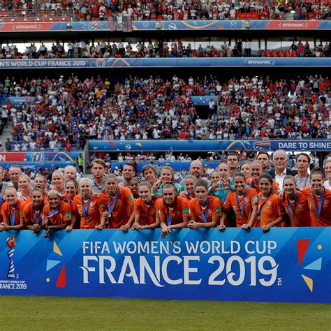 Het ek voetbal voor vrouwen wordt in 2021 georganiseerd door engeland, zo maakte de uefa maandag bekend. Selectie OranjeLeeuwinnen EK-kwalificatie bekend • FlowSports