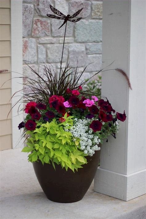 Outstanding 33 Beautiful Container Gardening Flowers Ideas For Your