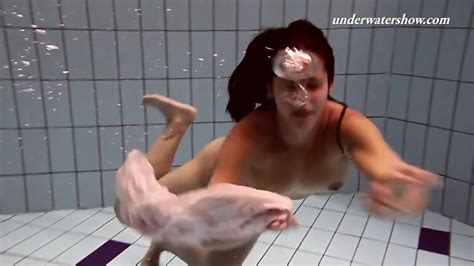 Paulinka Underwater Stripping Babe Eporner