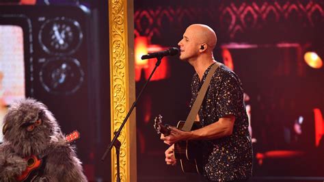 Die kandidatin gab sich heute ganz besondere mühe, rea endlich von sich zu überzeugen. Pretty in Plüsch: Secret Singer Milow singt "First Day Of ...