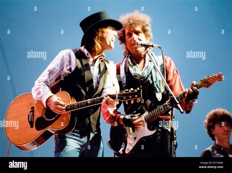 Bob Dylan Plaing With Tom Petty On The 4th Of July In Buffalo Ny 1986