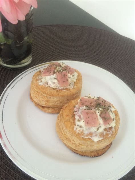 Vol Au Vents Filled With Cream Cheese Ham Basel And Oregano Easy