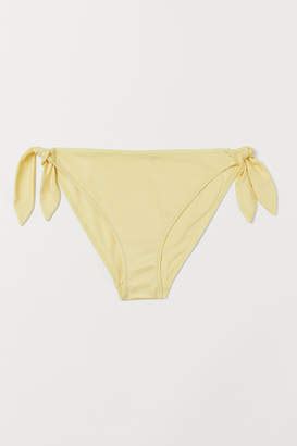 Elizabeth Hurley Goes Topless As She Slips Into Yellow Bikini