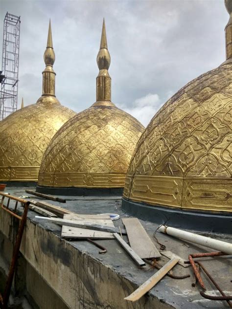 Padahal kita semua tahu, masjid dibangun dengan fungsi utama untuk beribadah, sholat, menghadap kepada tuhan lewat sholat berjamaah yang pahalanya dilipat gandakan. 53 Contoh Gambar Kubah Masjid / Mushola Minimalis Terbaru ...