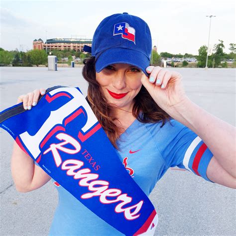 What To Wear To A Major League Baseball Game Texas Rangers Venus Trapped In Mars Dallas