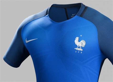Nesta secção dispomos dos produtos oficiais da selecção francesa. Camisas da França Nike Euro 2016 - Só Mantos