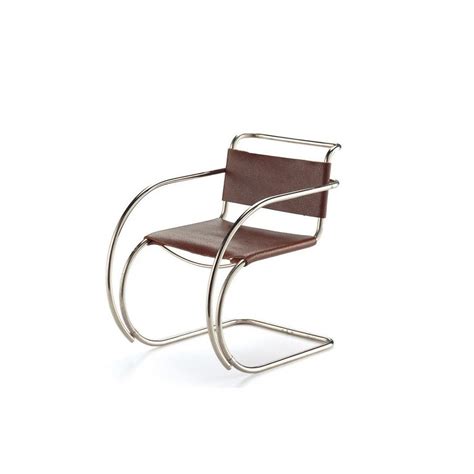 The design resulted from collaboration between the famous bauhaus architect ludwig mies van der rohe and his longtime partner and companion, architect and designer lilly reich, whose contributions have only recently been acknowledged. Re-edition of Mr Chair by Ludwig Mies van Der Rohe in hide ...