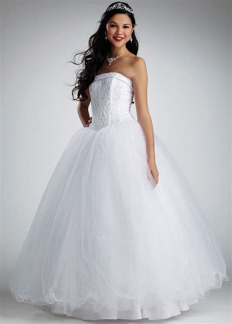 Davids Bridal Sample Strapless Tulle Ball Gown Wedding Dress With