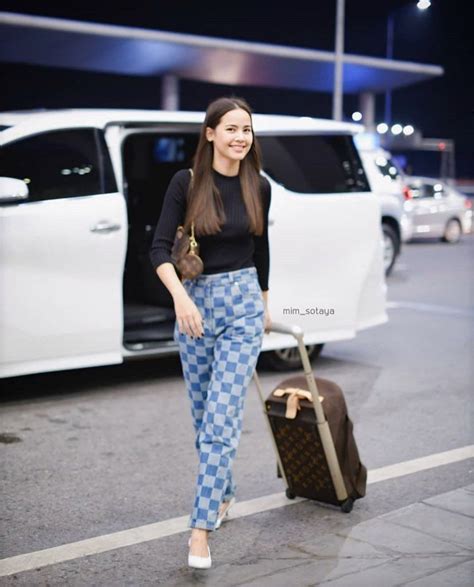 Pin By Ria Catur On Yaya Urassaya S Fashion Urassaya Sperbund Outfits