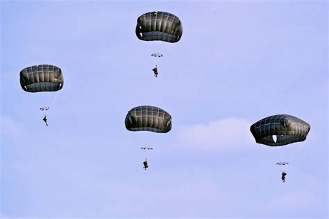 T 11 Parachute
