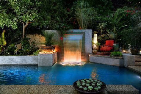 Spectacular Tropical Pool Landscaping Ideas