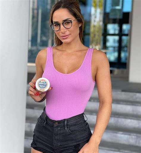 Facts About Bru Luccas Get To Know Brazilian Fitness Influencer In A Beat Glamour Path