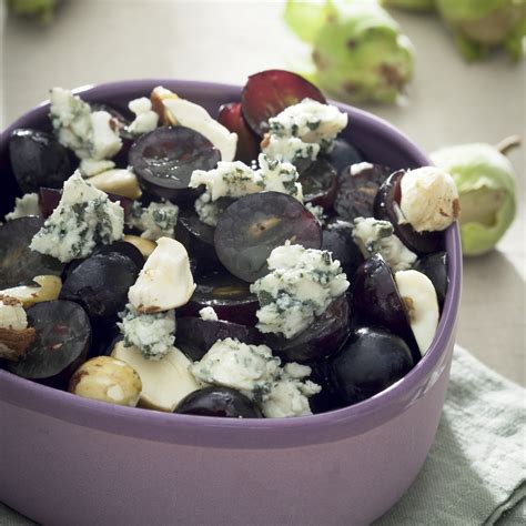 Recette Salade De Raisin And Bleu Aux Noisettes Arts And Gastronomie