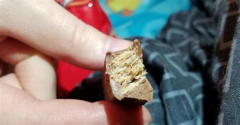 the cookie in my fiancèe s kitkat was sideways imgur