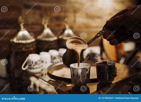 Turkse Koffie In Het Bekertje Traditionele Turkse Koffie Stock Foto