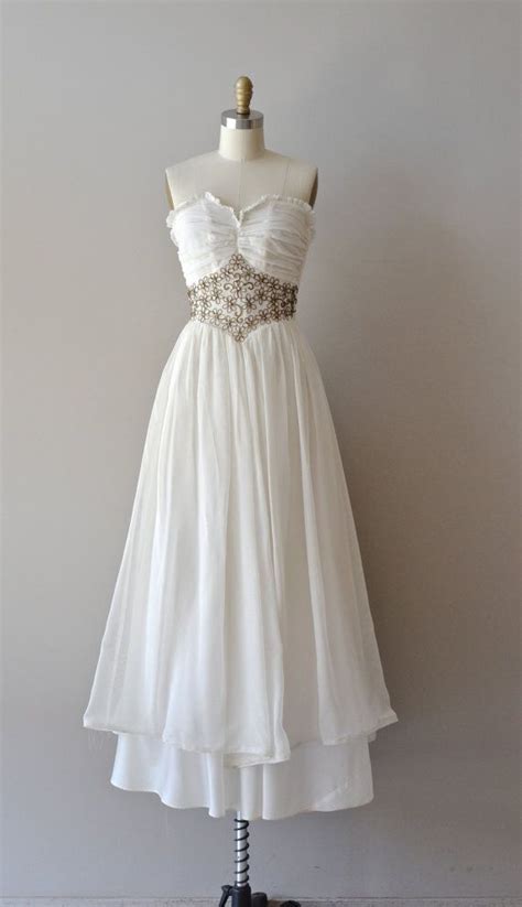 Looking for a vintage wedding day look? 40s wedding dress / vintage 1940s wedding dress ...