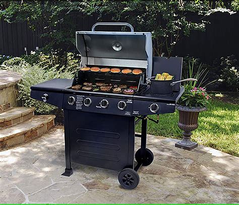 Whether you're after a simple charcoal grill or a fancy gas model packed full of features, we've got the definitive list of the best grills for beginners this year. Backyard bbq grills | Outdoor furniture Design and Ideas
