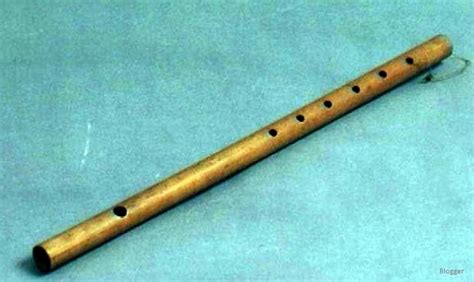 Alat musik ini dibuat dari bambu hitam (awi wulung) namun ada beberapa yang dibuat juga dari bambu putih (awi temen). 9 ALAT MUSIK TIUP MODERN DAN TRADISIONAL BESERTA GAMBARNYA