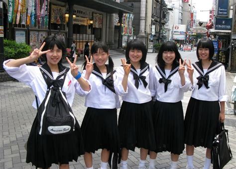 Seragam Sekolah Jepang Sesuai Musim Homecare24