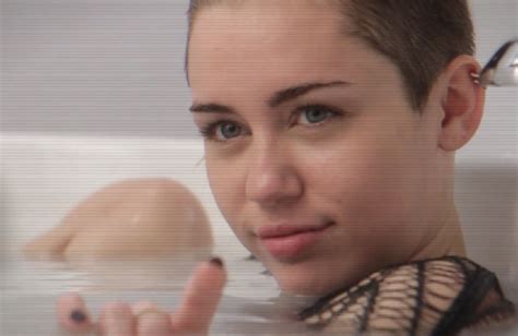 Miley Cyrus Libera Making Of Do Clipe De ‘adore You Vírgula