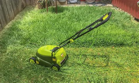 Check Out This Buying Guide On The Best Lawn Mowers For A Small Yard