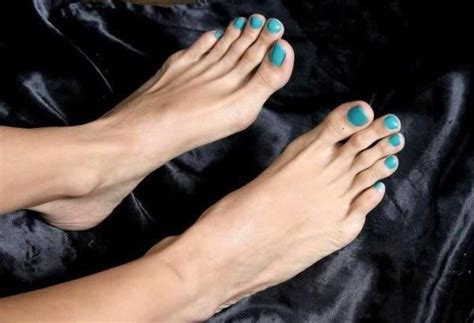 Pin By Marlon Ge On Female Feet Frauenfüße Female Feet Long Toes Feet