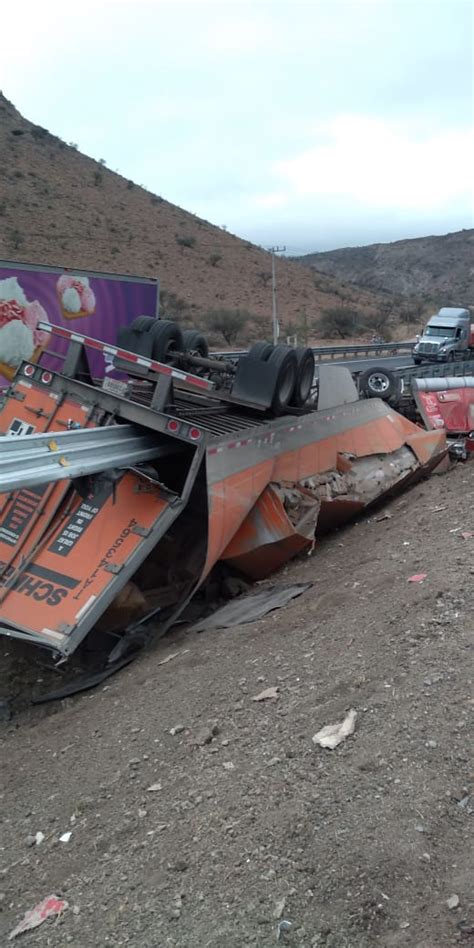 Vuelca Tr Iler En La Carretera A M Xico A La Altura De Santa Mar A Del