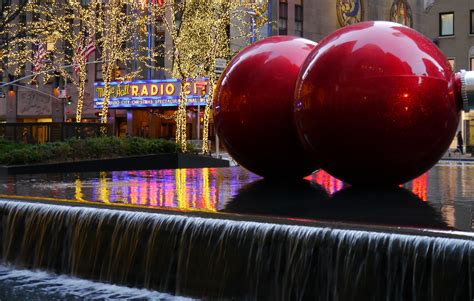 Photographer mark taylor, from guildford, has earned himself the title 'master of cuteness' for snaps like these. Wallpaper : city, night, red, reflection, music, USA, Christmas, decorations, radio, fountain ...