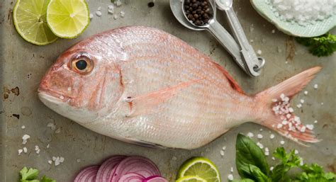 Kitchen Hack How To Choose The Freshest Fish And Seafood Thrive Market