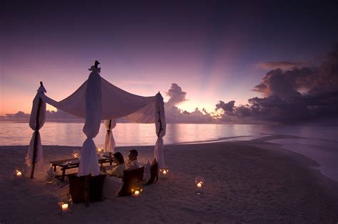 8 Top Candle Lit Beach Dinner Spots Honeymoon Dreams Honeymoon Dreams