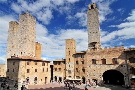 the torri salvucci palazzo del podesta and torre grossa piazza del duomo san gimignano