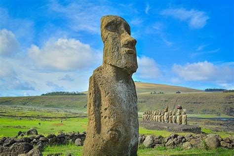 The Traveling Moai Of Easter Island Imagina Rapa Nui