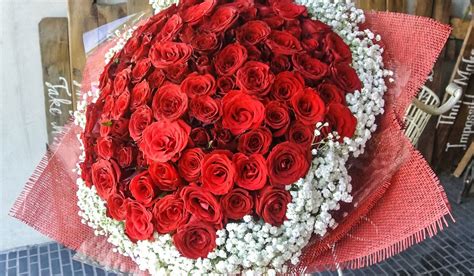 100 Red Roses With Baby Breath Bali Flower Shop