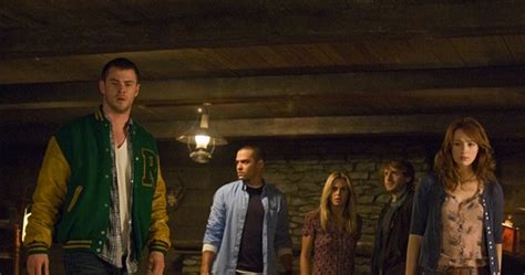 Chris hemsworth cabin in the woods. The Cabin In The Woods: bande-annonce V.O. avec Chris ...