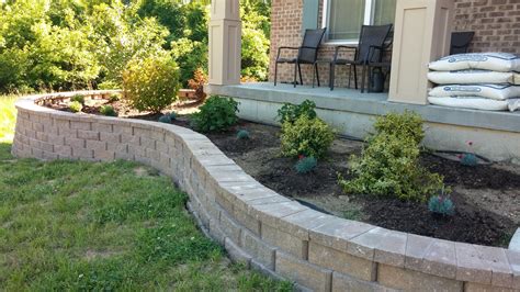 A retaining wall is a structure that keeps soil, rock and water in place so that it won't be washed away from the rain. Ideas For Retaining Wall Landscaping | Walsall Home and Garden
