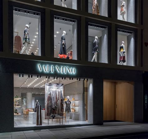 David Chipperfield Creates Palazzo Atmosphere For Valentino Store In