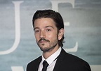 Diego Luna's Body Measurements Including Height, Weight, Shoe Size ...