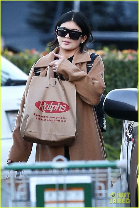 Kylie Jenner Draws Attention To Her Toned Midriff While Grocery