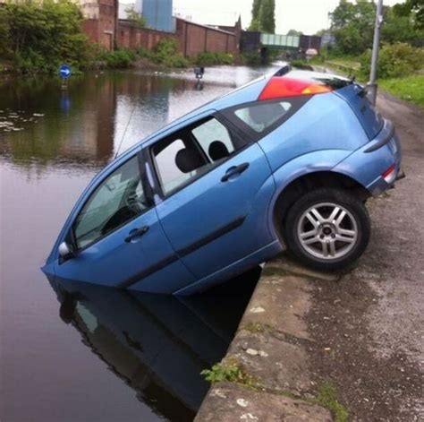 Its A Disgrace Car Found Dumped On Canal Towpath Manchester