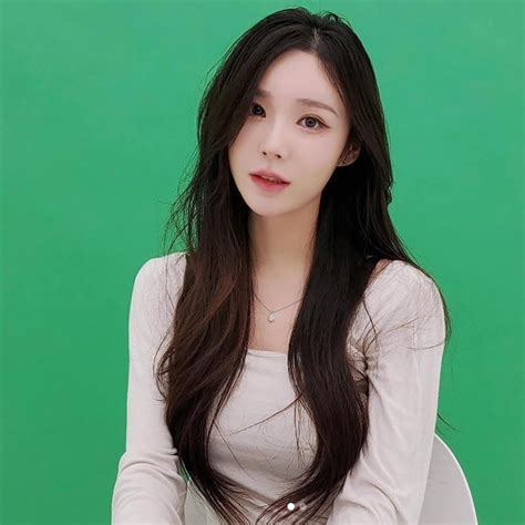 Yeon Na Bi vén áo khoe trọn vòng trên Instagram nhưng lại xóa ngay khiến fan tiếc nuối