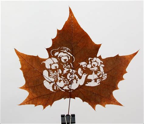 Leaf Carving Art That Comes With Autumn