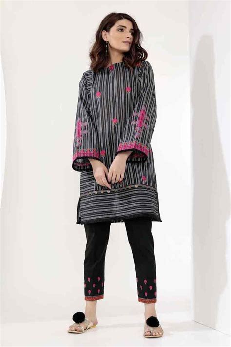 Black Lawn Kurti Stitching Designs Fashioneven Pakistani Casual Wear Pakistani Outfits