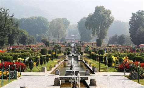 Shalimar Bagh Srinagar Mughal Garden Jammu And Kashmir Tourism