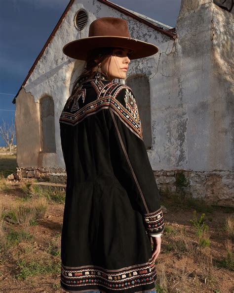 Pin By Jana Kowals On Cowgirl Style Native American Fashion Wild